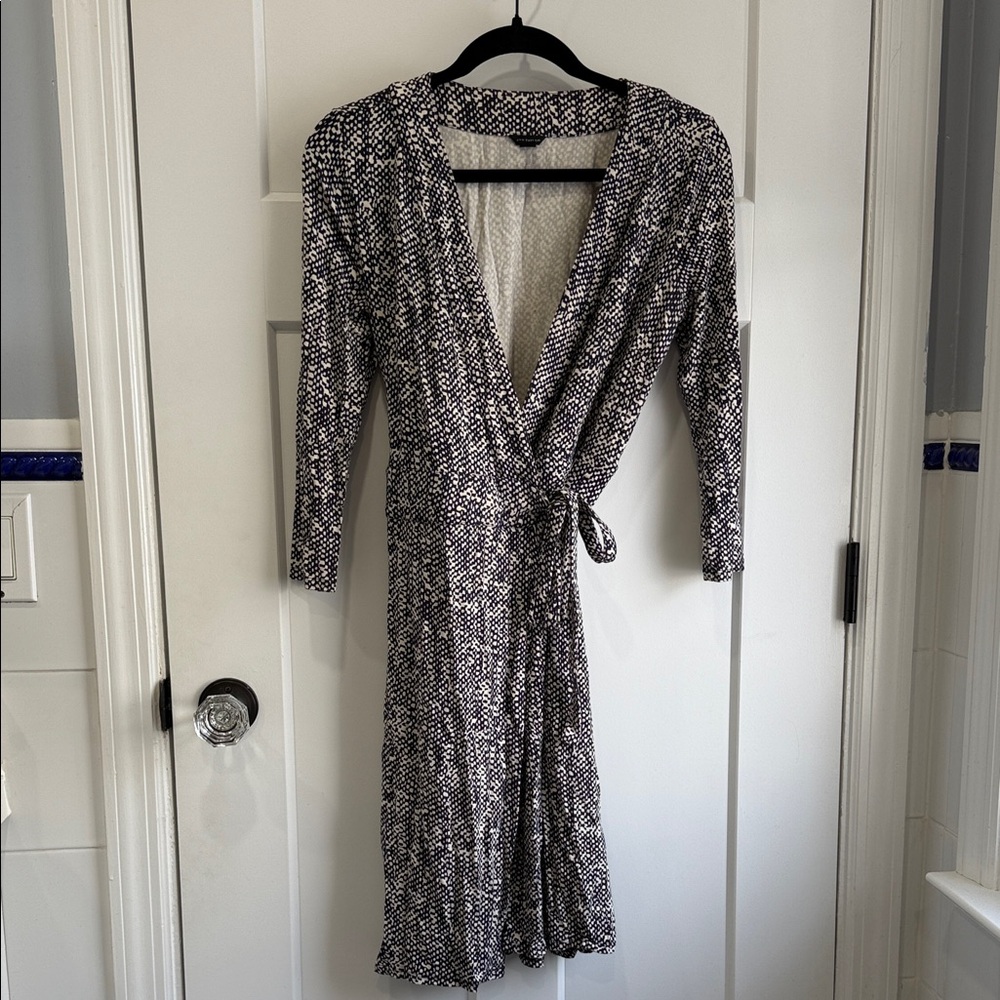 Ann Taylor Wrap Midi Dress Size 4 White/Navy Print
